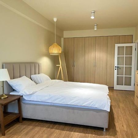 2 Bedroom On Ismail Corner Stefan Cel Mare, New Apartment, Chisinau Center! Exterior photo
